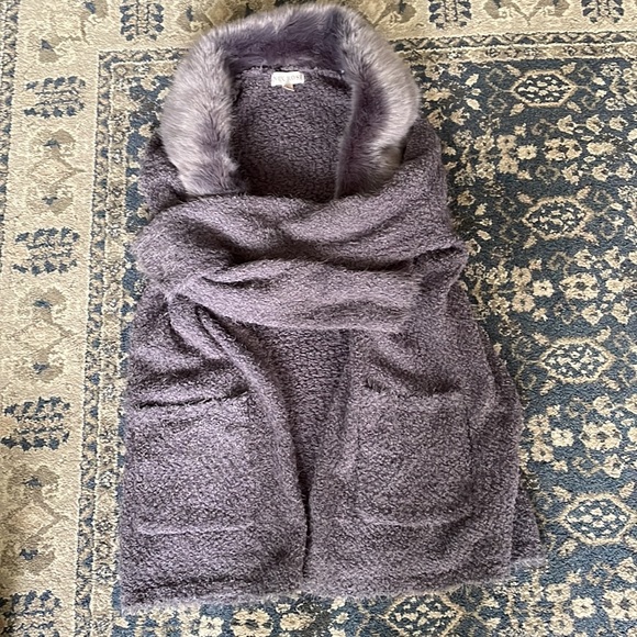 New without tags, never worn, light weight cardigan - Picture 2 of 5